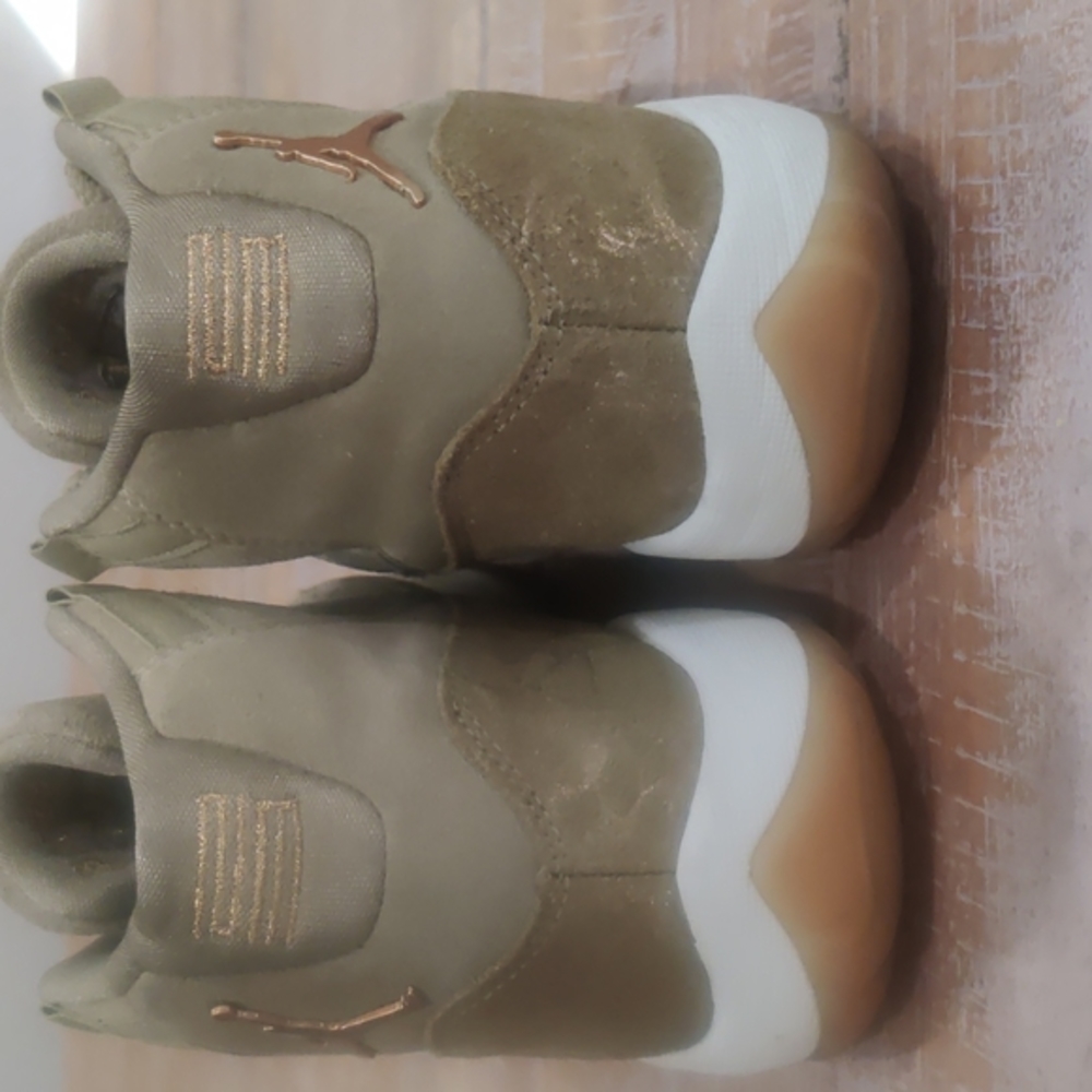 Jordan 11's Olive Lux - Picture 2 of 11